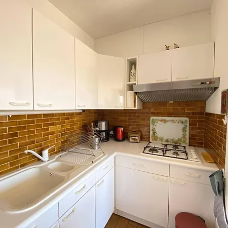 Avec Piscine, Parking Et Climatisation A Valmer - Fr-1-100-343 Appartement